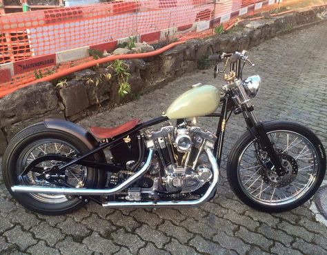 Custom Ironhead Ironhead Bobber, Harley Garage, Gas Tank Paint, Hd Sportster, Sportster Bobber, Old School Chopper, Harley Bobber, Harley Davidson Bike, Harley Davidson Chopper