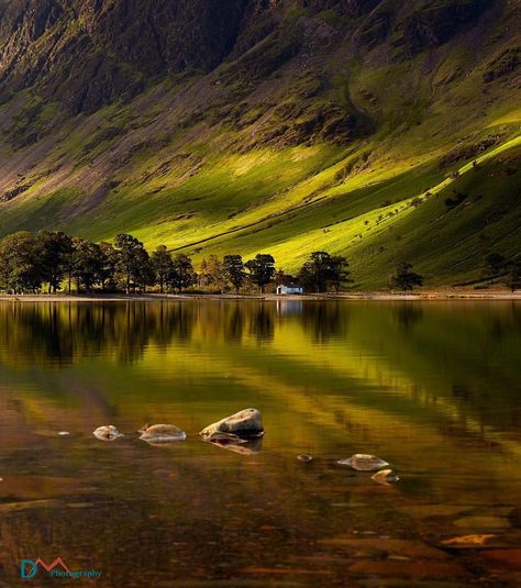 We LOVE England🇬🇧🏴󠁧󠁢󠁥󠁮󠁧󠁿 on Instagram: “~Buttermere, Lake District, Cumbria~ Stunning photo by @davemasseyphotography #photosofengland #cumbria #lakedistrict #england #buttermere…” Lakes District, Cumbria Lake District, Lake District England, England Photography, Uk Photography, Amazing Paintings, English Countryside, Cumbria, Uk Travel