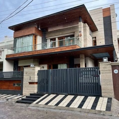 Elevation Designs ✨️👌| Home Design Ideas ✨️🔥🫰 House Outside Design Modern, Villa Front Elevation Design, 30x60 House Elevation Design, Home Ramp Design, House Ramp Design, Aluminium Partition, Villa Concept, Iron Main Gate Design, Indian House Exterior Design