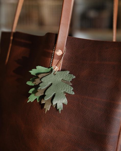 Our leather bag charms go perfectly with your favorite tote, mini tote, or handbag. Each set is cut of beautiful full-grain leather and threaded onto a brass ball chain. The Horween leaf charms set includes English Tan Dublin, Natural Chromexcel, and Green Cavalier. Tote Bag Charms, Leather Jewelry Making, Palm Green, Tooled Leather Purse, Embossed Bag, Leather Leaf, Leather Diy Crafts, Leather Gear, Leather Decor