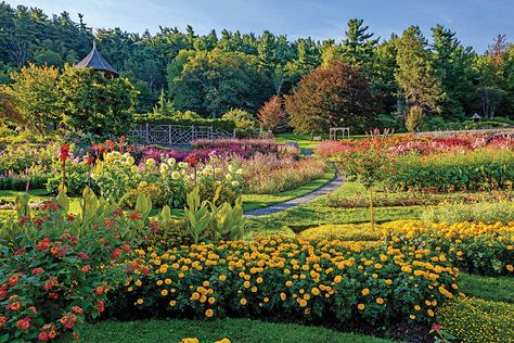 Mohonk Mountain House garden Baltimore Hotels, Mohonk Mountain House, Honeymoon Romance, Destin Resorts, Travel Benefits, Hotel Del Coronado, Romantic Hotel, Mackinac Island, Public Garden