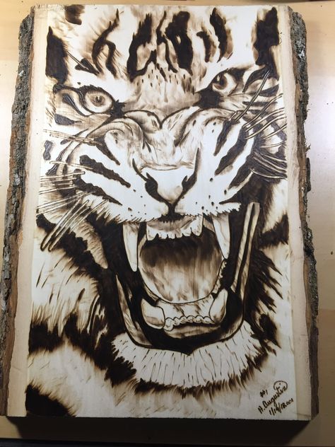 Woodburning Art, Wood Carving Art Sculpture, Wood Burning Patterns Stencil, Wood Burning Stencils, Tiger Wood, Wood Burning Techniques, Wood Burn Designs, Pyrography Patterns, Wood Jewelery