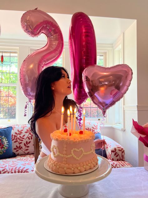 Cute Birthday Brunch Outfits, Pink Birthday Theme, Pink Birthday Decorations, 17th Birthday Ideas, 21st Bday Ideas, Birthday Goals, Birthday Pics, Cute Birthday Pictures, Birthday Ideas For Her