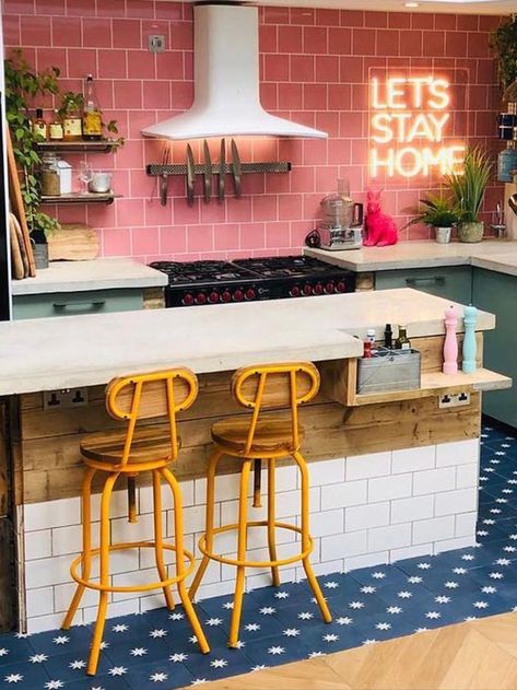 Quirky Flat Decor, Kitchen Ideas Quirky, Home Wooden Decor Ideas, Quirky House Interiors, Upcycle Kitchen Island, Funky Kitchen Ideas Eclectic, Quirky Decor Ideas, Quirky Kitchen Design, Funky Kitchen Island