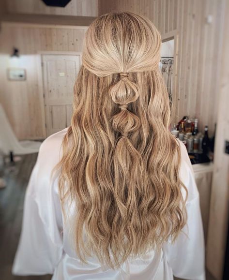 Bubble Braid For Long Blonde Hair French Braid Updo, Haircut Selfie, Photo Hijab, Bubble Braid, Front Braids, Homecoming Hairstyles For Medium Length, Hairstyles Videos, Cute Hairstyle, Hairstyles Volleyball