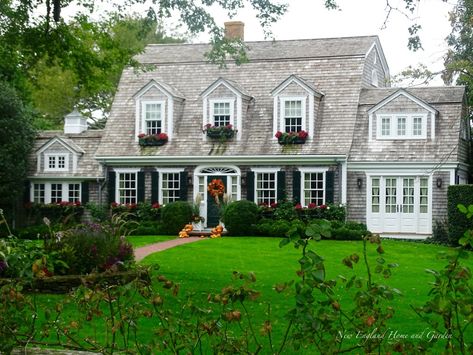 Fall Details: New England Style Decor for Your Home New England Style Home Exterior, New England House Exterior, New England Exterior, Modern Colonial House Exterior, Gambrel House, New England Style Homes, New England House, England Houses, England House