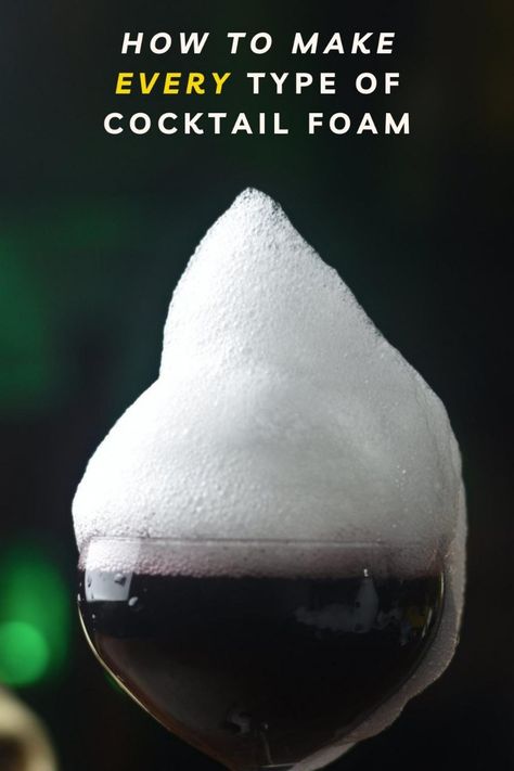 The ultimate guide to creating every type of cocktail foam Drinks With Foam, Molecular Mixology Cocktails, Cocktail Foam Recipe, Cocktail Air, Creative Cocktails Presentation, Cocktail Garnish Ideas Creative, Cocktail Techniques, Cocktail Foam, Cocktail Bar Home