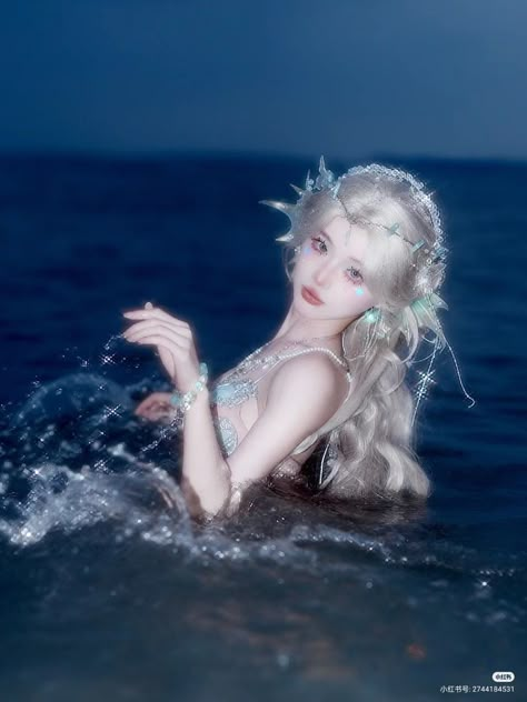 Mermaid Core Photoshoot, Mermaid Hair Aesthetic, Mermaid Pose Reference, Mermaid Photoshoot, Bling Makeup, Mermaid Pose, Mermaid Cosplay, Dark Mermaid, Female Pose Reference