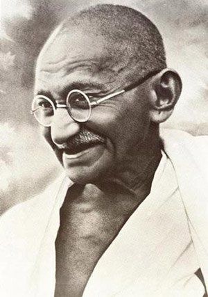 mahatma gandhi portrait smiling gandhi photo Mahatma Gandhi Photos, Eye For An Eye, Famous Speeches, Mahatma Gandhi Quotes, Eye Quotes, Gandhi Quotes, Art Of Manliness, Blockbuster Film, Historical People