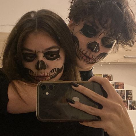 Ideal Relationship, Skeleton Halloween Costume, Cute Halloween Makeup, Punk Makeup, Skeleton Makeup, Cute Couple Halloween Costumes, Halloween Party Outfits, Cool Makeup Looks, Matching Halloween