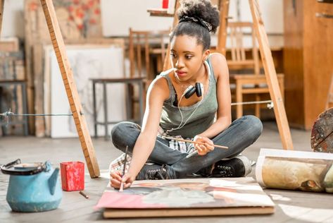 This USA university offers multidisciplinary visual and performing arts programmes that prepare students for varied careers in the field. Student Painting, Bad Drawings, Hobbies For Women, Visual And Performing Arts, Academic Art, Forrest Gump, After School Program, Creative Portfolio, Woman Drawing