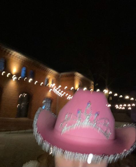 pink cowboy hat Pink Cowboy Hat Aesthetic, Cowgirls Halloween, Cowboy Hat Aesthetic, Harry Coded, Cowgirl Halloween, Pink Cowboy Hat, House Of Balloons, Pink Cowboy, Hat Aesthetic