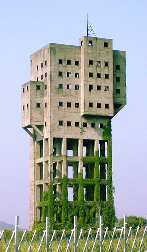 The Winding Tower of Shime Coal Mine 2019-06-25 Abandoned Buildings Art, Eco Brutalist Architecture, Scifi Building, Derelict Buildings, Brutalism Architecture, Brutalist Buildings, Building Concept, Architecture Images, Architecture Concept Drawings