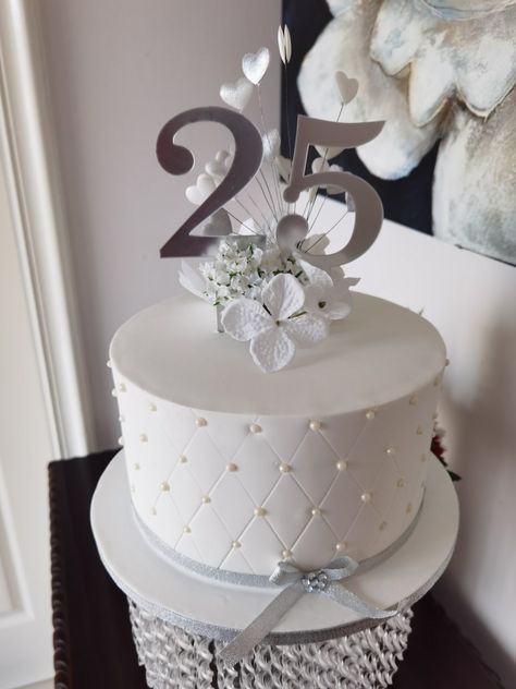 Cake Designs 25th Anniversary, 25 Th Wedding Anniversary Cakes, Cake Design For 25th Anniversary, Cakes For 25th Anniversary, Silver Jubilee Cake 25th Anniversary, 25th Wedding Anniversary Cake Design, 25 Wedding Anniversary Cakes, 25th Anniversary Cake For Parents, 25 Th Anniversary Cake