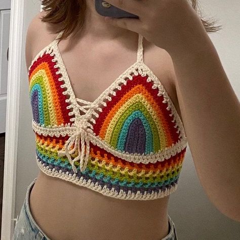 Free Crochet Tops, Bikinis Crochet, Granny Square Pattern, Rainbow Crochet, Crochet Fashion Patterns, Diy Crochet Projects, Crochet Crop Top, Cotton Crochet, Girl Pattern