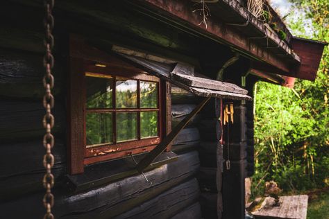 Norwegian House Interior, Old Cabin Interior, Nordic House Interior, Norwegian Interior Design, Toilet With Sink, Norwegian Cottage, Scandinavian Country Style, Dry Cabin, Nordic Cottage