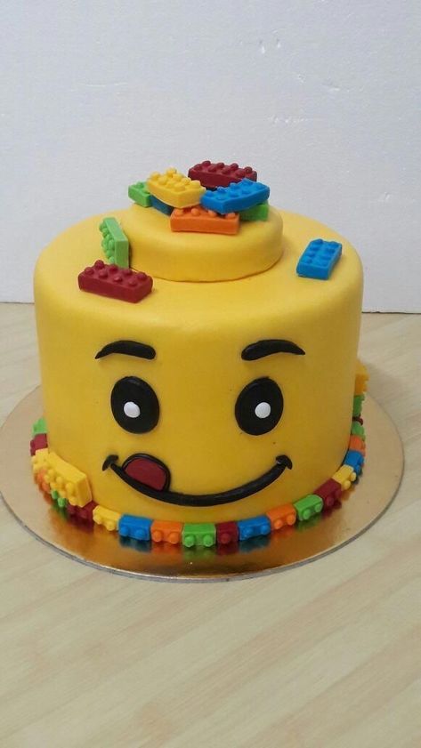 Lego Head Birthday Cake, Lego Cakes Ideas, Easy Lego Birthday Cake, Lego Themed Birthday Party Cake, 5 Year Birthday Cake Ideas Boys, Lego Bday Cake, Lego Theme Birthday Cake, Legos Birthday Cake, Birthday Cake 6 Boy