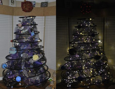 Solar System Tree!! So unique. Space Christmas Tree, Alt Christmas, Galaxy Christmas, Space Tree, Light Christmas Tree, Space Christmas, Custom Bookshelves, Tinsel Christmas Tree, Festival Of Trees