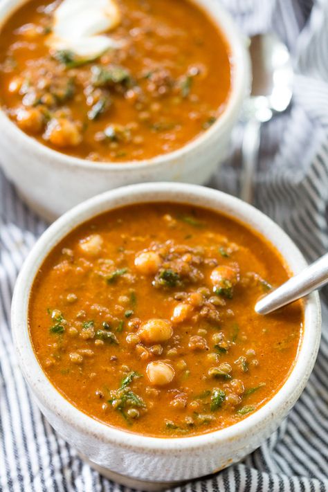 Roasted Red Pepper Lentil Soup Maternity Meals, Healthy Soup Ideas, Soup Dinner Recipes, Dinner Recipes Soup, Roasted Red Peppers Recipes, Freezer Soups, Soup Recipes Easy, Soup Recipes Healthy, Healthy Soup Vegetarian