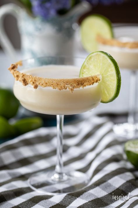 How to Make a Key Lime Pie Martini #cocktail #recipe #martini #keylime #keylimepie #dessert #drink #lime #vodka Creamsicle Drink, Absolut Vanilla, Key Lime Pie Martini, Key Lime Martini, Key Lime Desserts, Unique Cocktail Recipes, Whipped Vodka, Cream Of Coconut, Desserts In A Glass