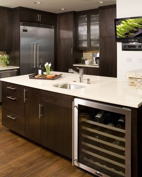 reminds me of diet coke with lime, even better in a kitchen! LOVE Kitchen Island With Stove, Espresso Kitchen Cabinets, Built In Wine Cooler, Kitchen Island With Sink, Espresso Kitchen, Dark Wood Cabinets, Kabinet Dapur, Satin Nickel Hardware, White Counters