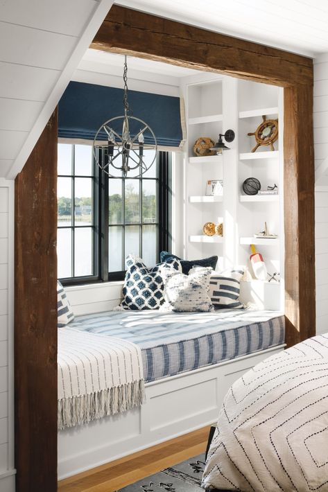 Attic Bedroom Ideas Aesthetic, Southern Cottage Homes, Attic Reading Nook, Reading Nook Window Seat, Reading Nook Window, Cama Closet, Small Bedroom Decor Ideas, Window Seat Design, Window Nook