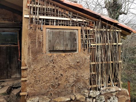 Mud House Design Ideas, Wattle And Daub House, Mud Homes, Mud Architecture, Mud Plaster, Eco Construction, Cob Building, Wattle And Daub, Earth Bag Homes