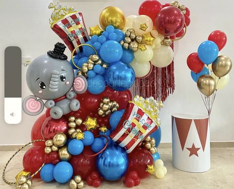 Circus 1st Birthdays, Circus Party Decorations, Circus Birthday Party Theme, Balloon Arrangement, Carnival Birthday Party Theme, Deco Ballon, Circus Theme Party, Carnival Themed Party, Circus Birthday Party