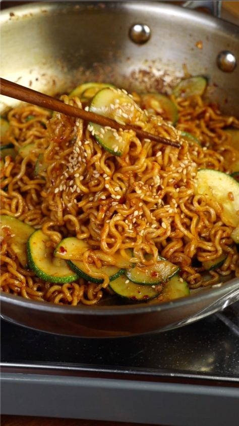 Quick Tasty Zucchini Ramen - Another Food Lover Zucchini Ramen, Spicy Ramen, Spiralizer Recipes, Zucchini Noodles, Noodle Recipes, Ramen Noodles, Easy Lunches, Spicy Recipes, Asian Recipes