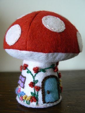 Felt Tutorial, Mushroom Gnome, Felt Mushroom, Felt House, Baby Mobil, Mushroom Crafts, Red Mushroom, Felt Fairy, Mushroom House