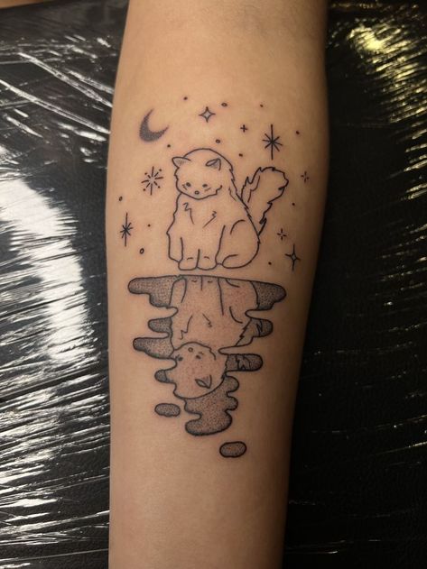 Cat tattoo / Cute tattoo | tattoo ideas by  Scarlett Sexton White Cat Tattoo, Looking At Reflection, 2023 Tattoo Ideas, Reflection Tattoo, Private Tattoo Studio, Orlando Tattoo, Cat Tatto, Tattoo Artist Tattoo, See Tattoo