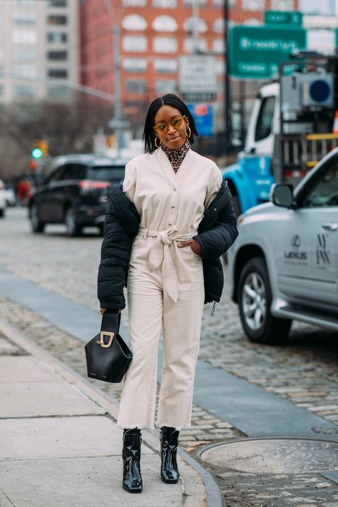 Day 3 Street Chic Fashion, Fall Winter Street Style, Danse Lente, Fashion Jumpsuits, Black And White Outfits, Street Style 2018, Cooler Style, New York Fashion Week Street Style, Winter Street Style