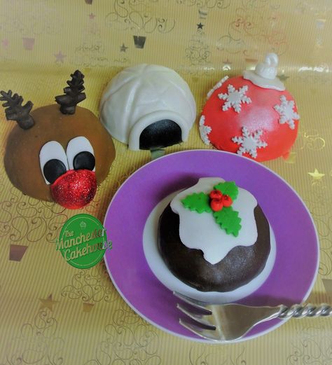 Half Sphere Cake, Sphere Desserts, Hemisphere Cake, Christmas Mini Cakes, Sphere Cake, Silicone Molds Recipes, Mold Recipes, Christmas Bakes, Christmas Treats Boxes