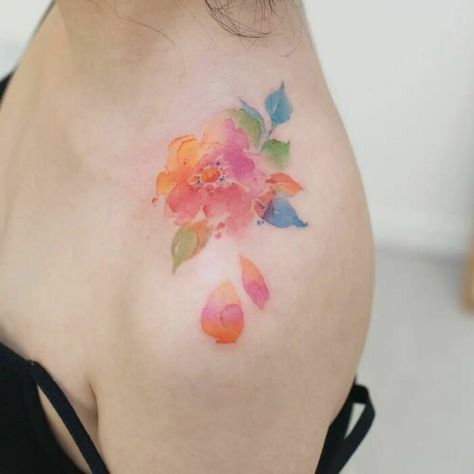 Watercolor Flower Tattoo On Shoulder Watercolor Shoulder Tattoos For Women, Pink Watercolor Tattoo, Watercolor Shoulder Tattoo, Watercolor Flowers Tattoo, Cat And Flower Tattoo, Watercolor Flower Tattoos, Spring Tattoos, Watercolor Tattoos For Women, Flower Tattoo On Shoulder