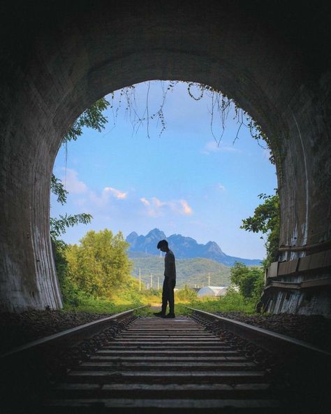 Reference Photos With Background, Composition Reference Photo, Train Reference Photo, Cinematic Photography Nature, Compositional Photography, Cinematic Photography Landscapes, Train Photo Ideas, Background Reference Photo, Tunnel Drawing