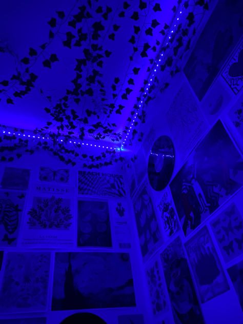 Led Lights Bedroom Aesthetic, Small Bedroom Decorating Ideas, Small Bedroom Decorating, Dark Blue Rooms, Room Ideas Dark, Grunge Bedroom, Led Lights For Bedroom, Dark Blue Bedrooms, Blue Bedroom Walls