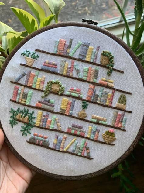 Bookshelf Embroidery Pattern, Hand Embroidery Plants, Embroidery Book Design, Cross Stitch Bookshelf, Book Shelf Embroidery, Book Themed Embroidery, Bookcase Embroidery, Embroidered Bookshelf, Embroidery Bookshelf