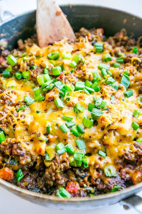 One Pot Cheesy Taco Skillet Cheesy Taco Skillet, Taco Skillet Recipe, Pizza Vegetarian, Taco Skillet, Muffins Paleo, Lowcarb Recipes, Keto Beef, Burger Meat, Low Carb Tacos