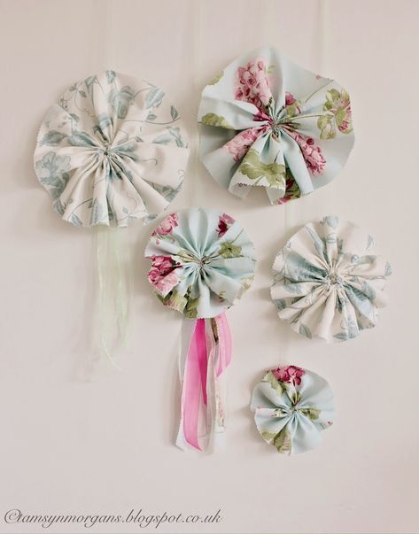 Fabric Rosette, Making Fabric Flowers, Thread Up, Handmade Flowers Fabric, Elegant Centerpieces, Mount Pleasant, Diy Fabric, Fabric Gifts, Laura Ashley