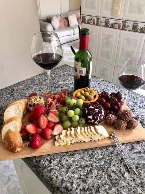 Tapas Dinner, Charcuterie Board Meats, Ideas For Food, Wine Aesthetic, Charcuterie Spread, Snack Platter, Party Food Buffet, Catering Ideas Food, Charcuterie Inspiration