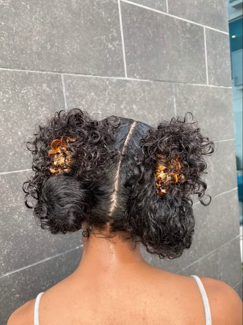 Short Curly Hair Space Buns, Space Buns Low, Two Space Buns Curly Hair, Two Curly Space Buns, Mini Hair Clips Hairstyles, Curly Hair Space Buns Tutorial, Space Buns Coily Hair, Low Space Buns, Mini Clips