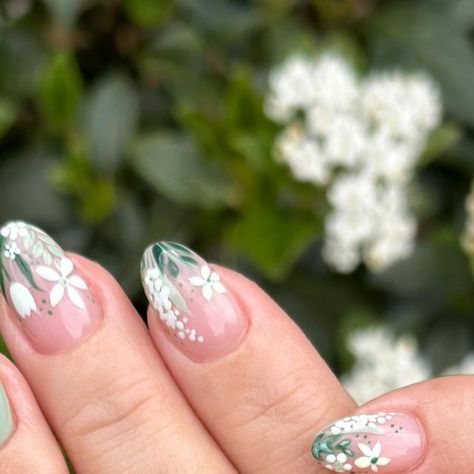 Green Floral Nails, Spring Gel Nails Ideas, Bridal Shower Nails, Shower Nails, Glitter French Nails, Oval Nails Designs, Nail 2023, Fashionable Nails, Bridesmaids Nails