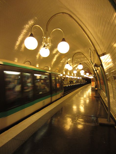 16 Paris Metro stations with absolutely incredible designs – StickyMangoRice Paris Aesthetic Photography, Paris Train Station Aesthetic, Paris Metro Aesthetic, Metro Station Aesthetic, Metro Aesthetics, Paris Subway, Station Aesthetic, Sparkle Tiles, Paris Metro Stations