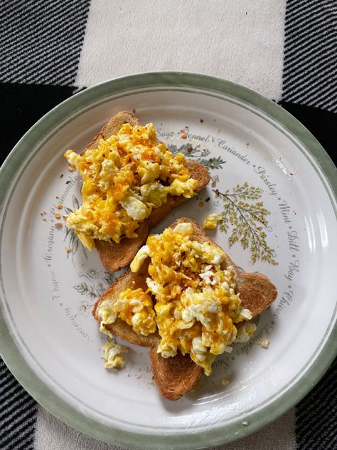 Toast With Scrambled Eggs, Scrambled Eggs On Toast, Scrambled Eggs Aesthetic, Scrambled Egg On Toast, Toast And Eggs, Eggs And Toast, Jam Toast, Buttered Toast, Eggs Breakfast