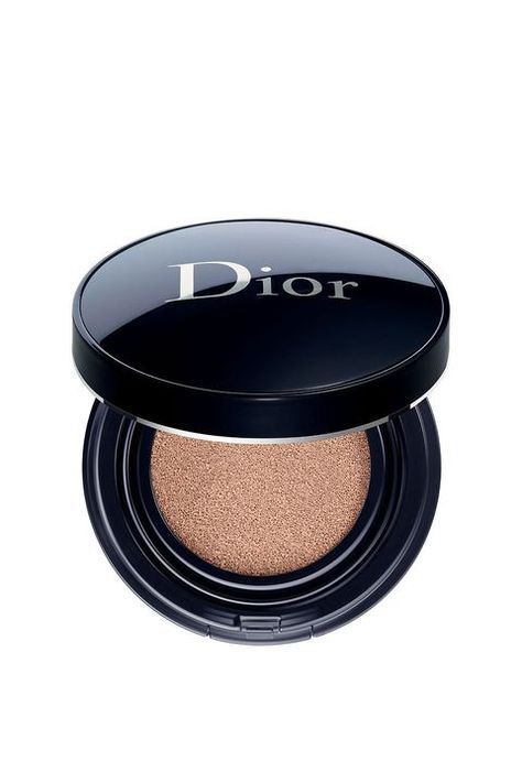 The mattifying Diorskin Forever Perfect Cushion Foundation is great for oily skin. DIORSKIN FOREVER PERFECT CUSHION FOUNDATION BROAD SPECTRUM SPF 35 Best Cushion Foundation, Dior Parfum, Compact Foundation, Fresh Makeup, Dior Forever, Cushion Foundation, High End Makeup, Dior Beauty, Hand Body Lotion