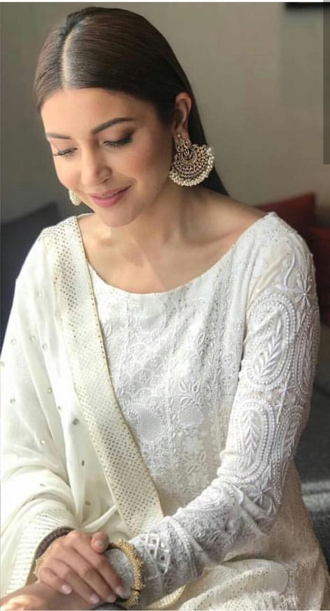 Kurti For College, Indian Fashion Show, Black And White Outfits, White Anarkali, Virat And Anushka, Chikankari Kurti, Outfits Indian, Salwar Kamiz, Anushka Sharma