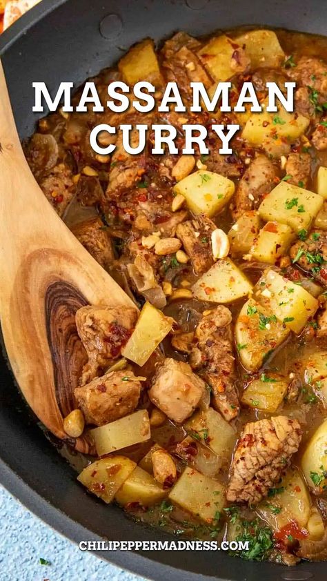 A skillet full of the delicious massaman curry. Thai Massaman Curry Recipe, Masman Curry, Chicken Massaman Curry Recipe, Massaman Curry Chicken Thai, Massaman Curry Vegetarian, Spicy Thai Curry, Massaman Curry Recipe, Spicy Dinner Recipes, Massaman Curry Paste