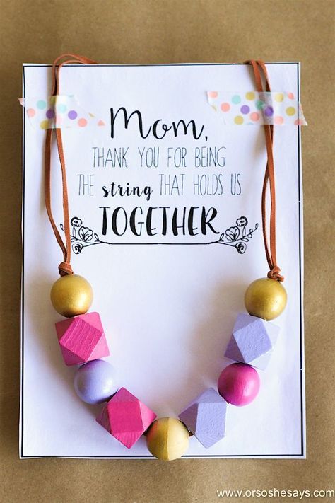 Create this simple and beautiful Mother's Day necklace with the kids and give a wonderful token to an important woman in your life! Mothers Day Crafts Preschool, Homemade Gifts For Mom, Mother's Day Theme, Diy Mother's Day Crafts, Mother's Day Projects, Mother's Day Activities, Free Printable Cards, Folding Origami, Mothers Day Crafts For Kids