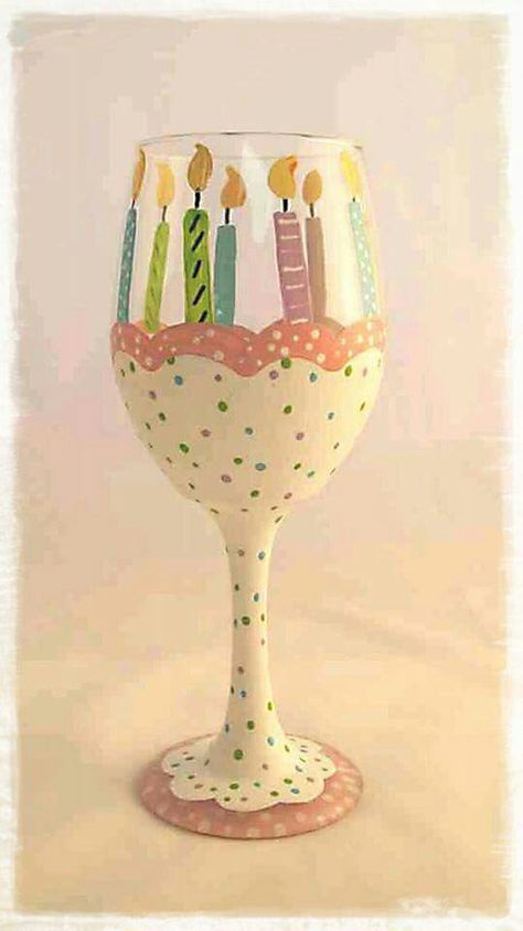 Birthda Cute Jar Painting, Painting Ideas On Wine Glasses, Birthday Wine Glass Ideas, Wine Glass Diy, Wine Glass Painting Ideas, Birthday Wine Glasses, Pebeo Porcelaine 150, Wine Glass Designs, Painted Glassware