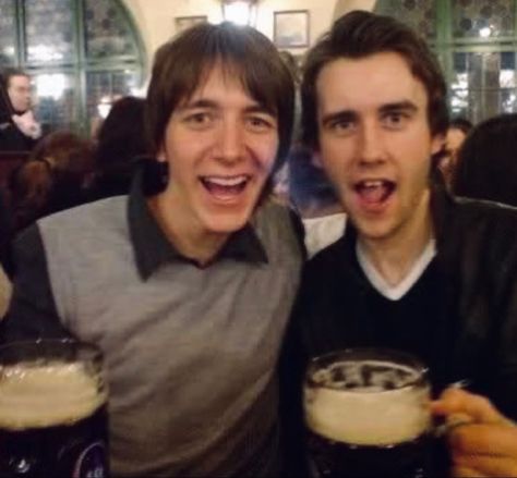 Had a fun last night with butter beer and my mate Neville Matthew Lewis Harry Potter, Glume Harry Potter, James Phelps, Matthew Lewis, Phelps Twins, Oliver Phelps, Neville Longbottom, Fred And George Weasley, Weasley Twins